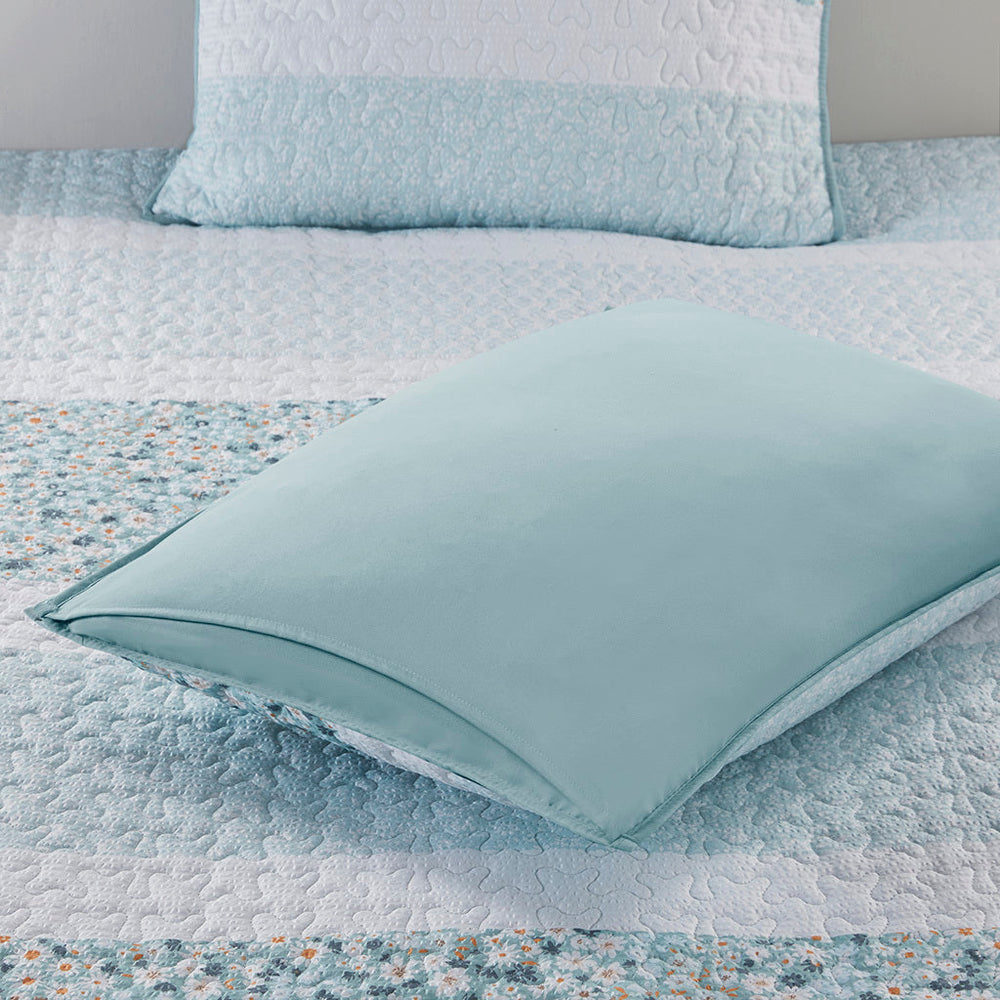 Full/Queen 4 Piece Seersucker Quilt Set with Throw Pillow Media 4