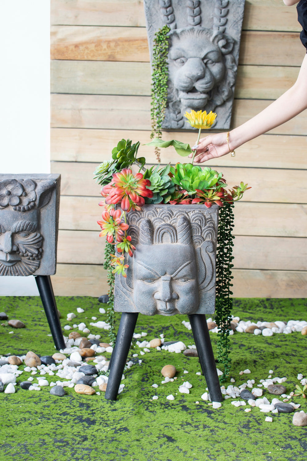 11x14x22' Statue Planter Media 4