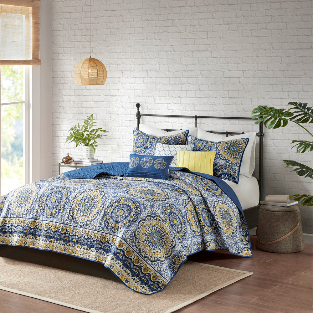 6 Piece Reversible Quilt Set with Throw Pillows Blue King/Cal King Media 1