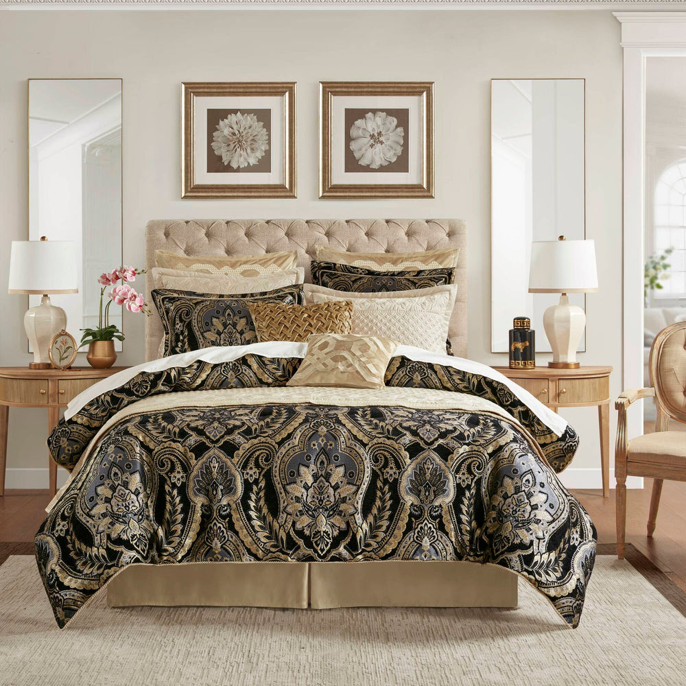 4 PCS Queen Comforter Set Media 1