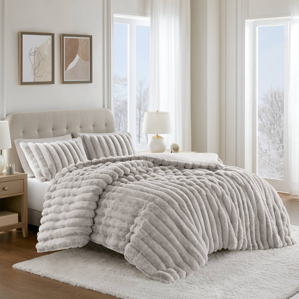 3 Pieces Full/Queen  soft Faux Fur Ribbed Comforter Set,Light Gray Media 1