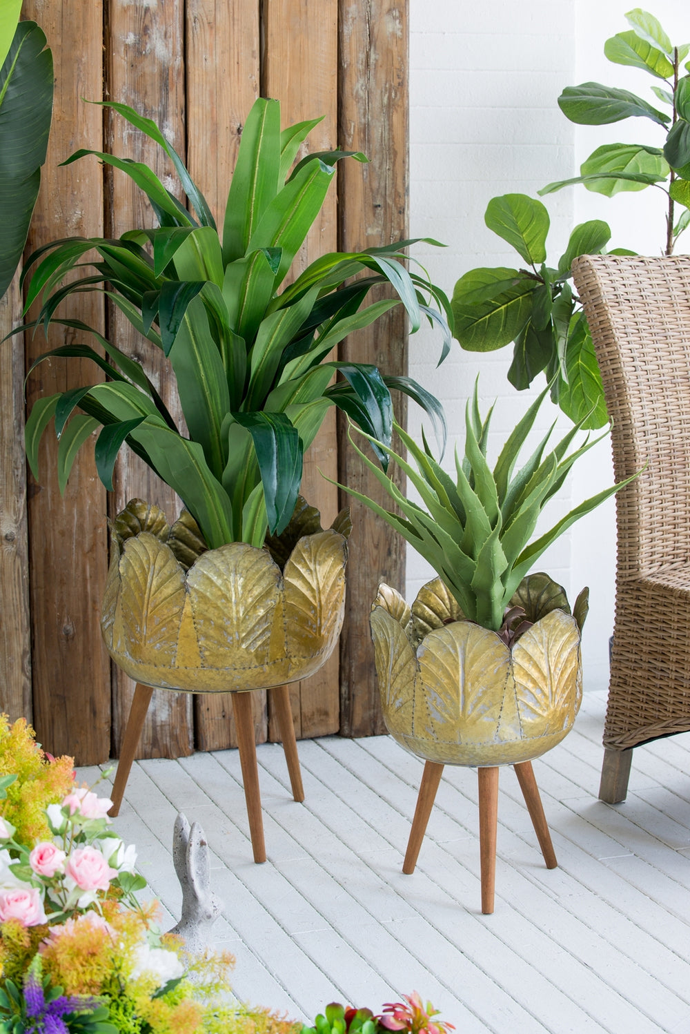 Set of 2 Metal Planter With Wood Legs Stand, L:D18.5x23.5' S:D15.7x20' Media 1