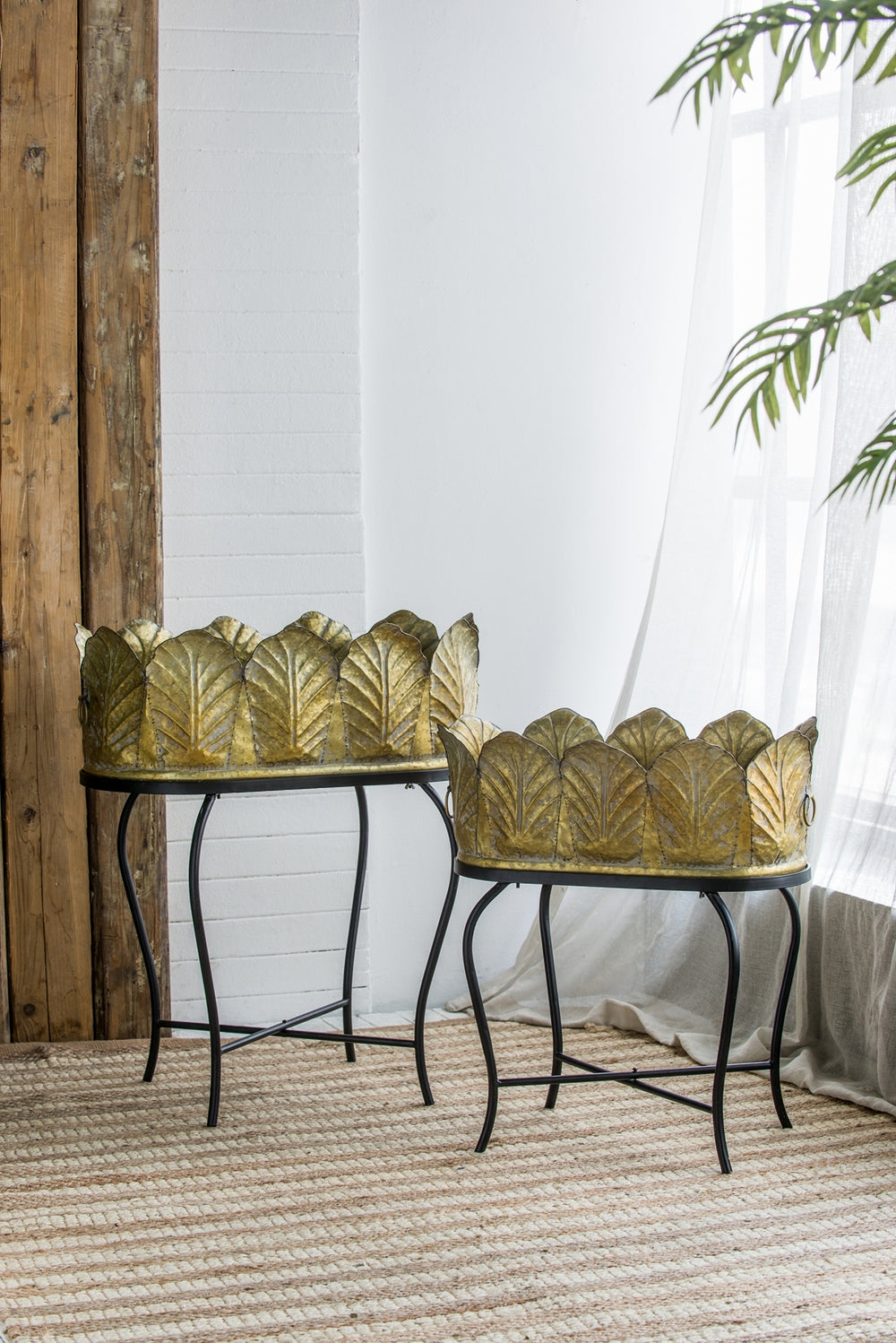 Set of 2 Metal Planter With Iron Legs Stand, L:27.2x19x32.3' S:23.5x16x26.5' Media 14