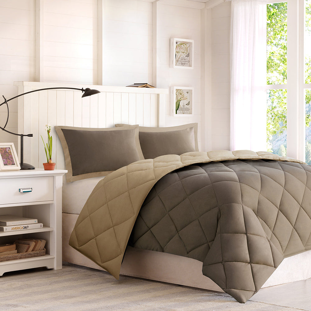 King 3M Scotchgard Diamond Quilting Reversible Down Alternative Comforter Set Media 1