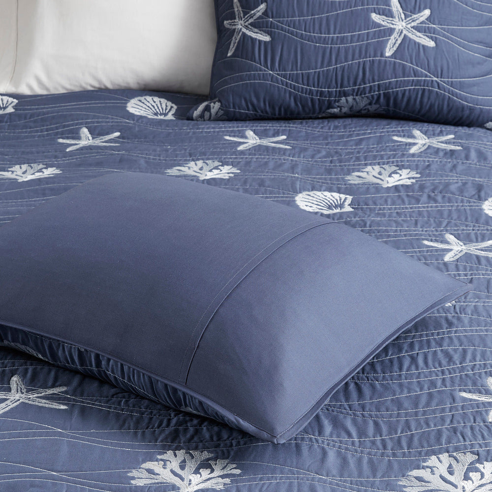 4 Piece Cotton Reversible Embroidered Quilt Set with Throw Pillow Navy King/Cal King Media 11