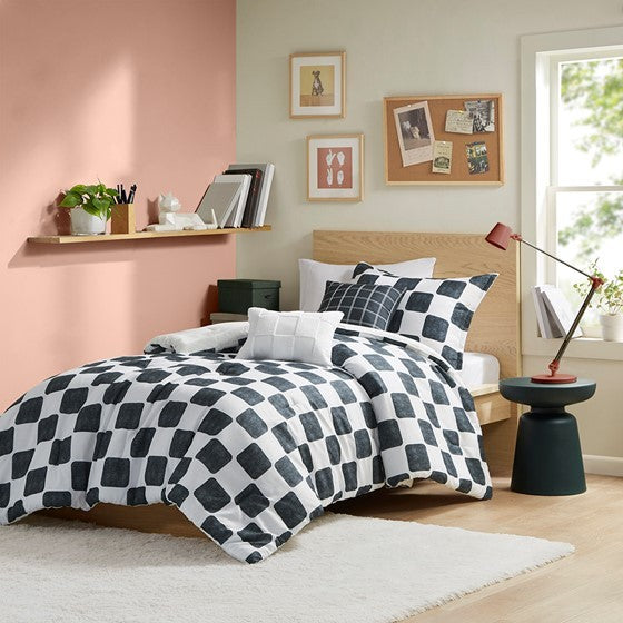 Twin/Twin XL Checkered Comforter Set Media 1