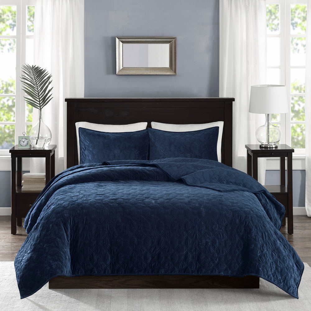 3 Piece Velvet Quilt Set Navy King/Cal King Media 8
