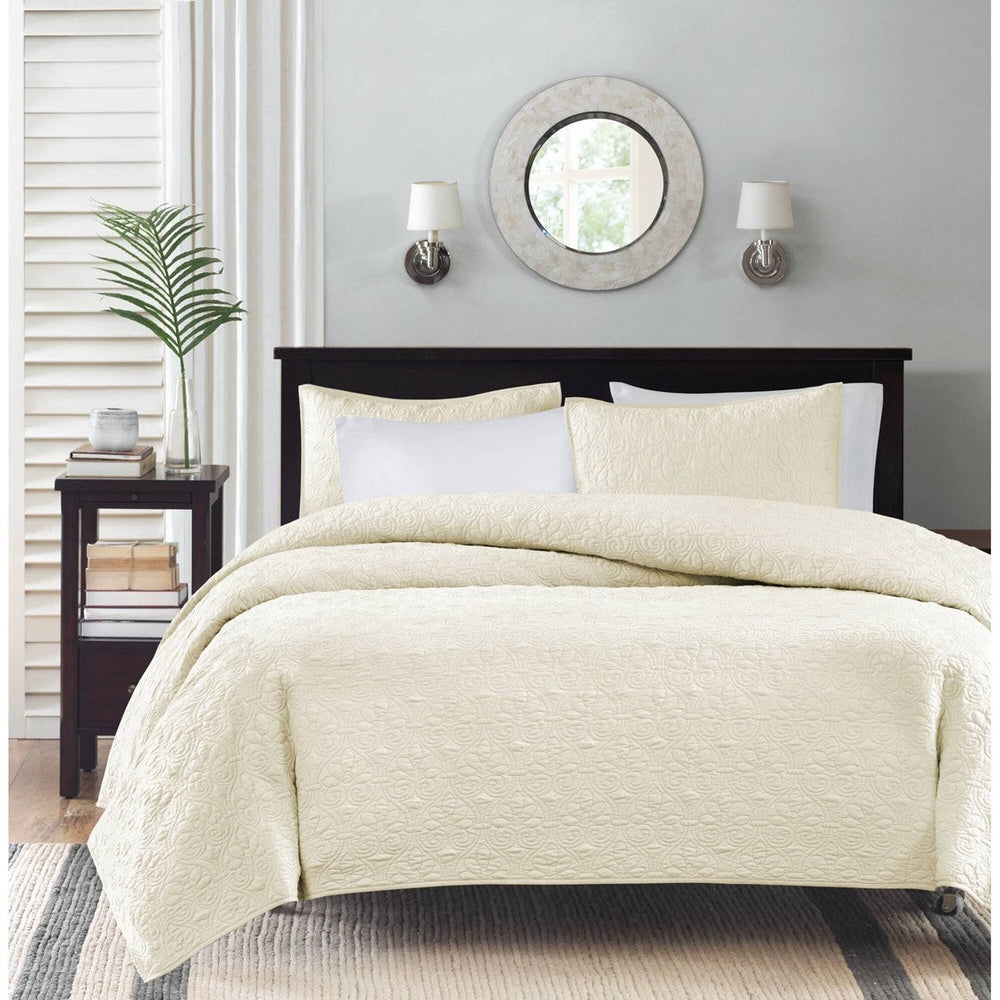 Reversible Quilt Set Cream King/Cal King Media 2