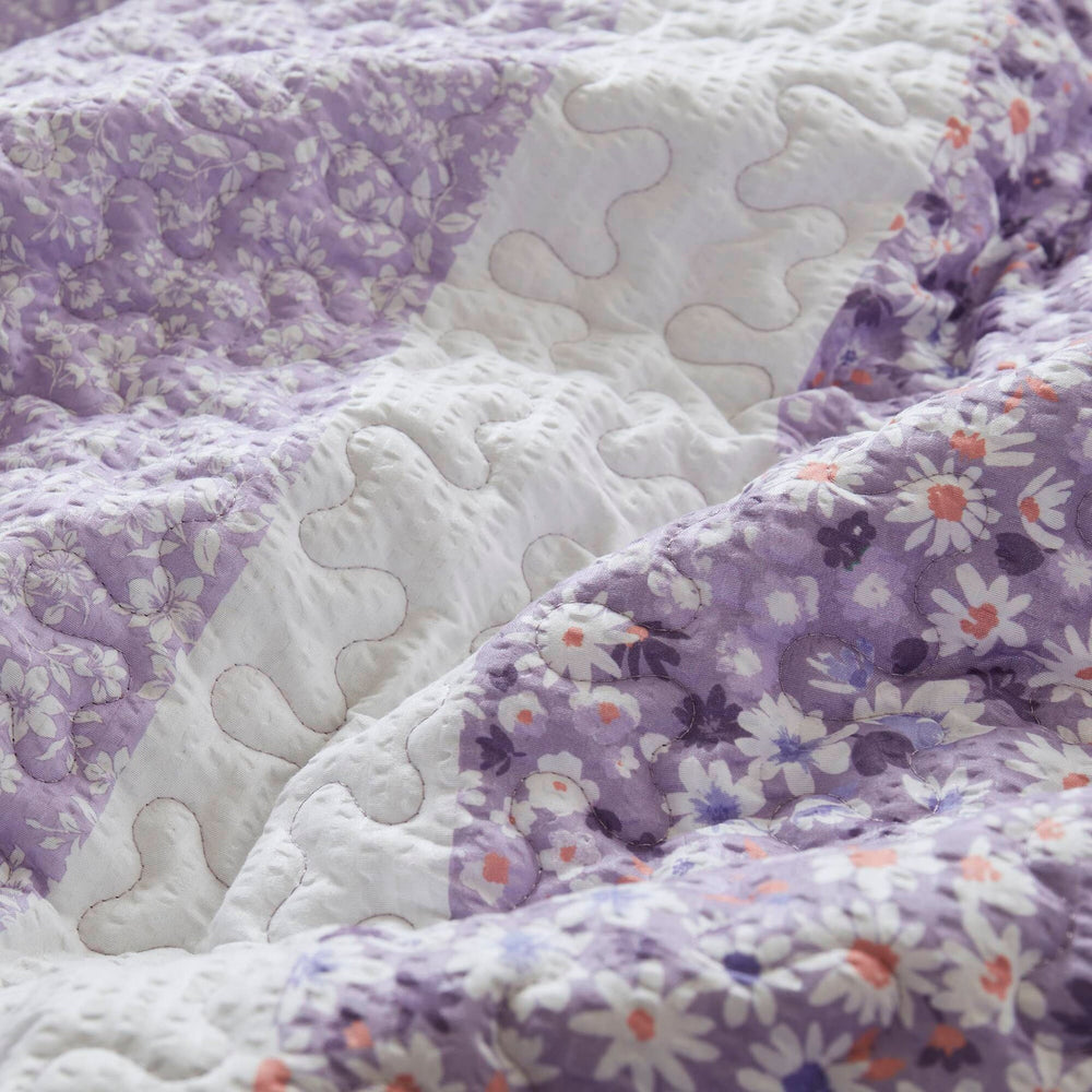4 PCS King/Cal King Seersucker Quilt Set with Throw Media 11