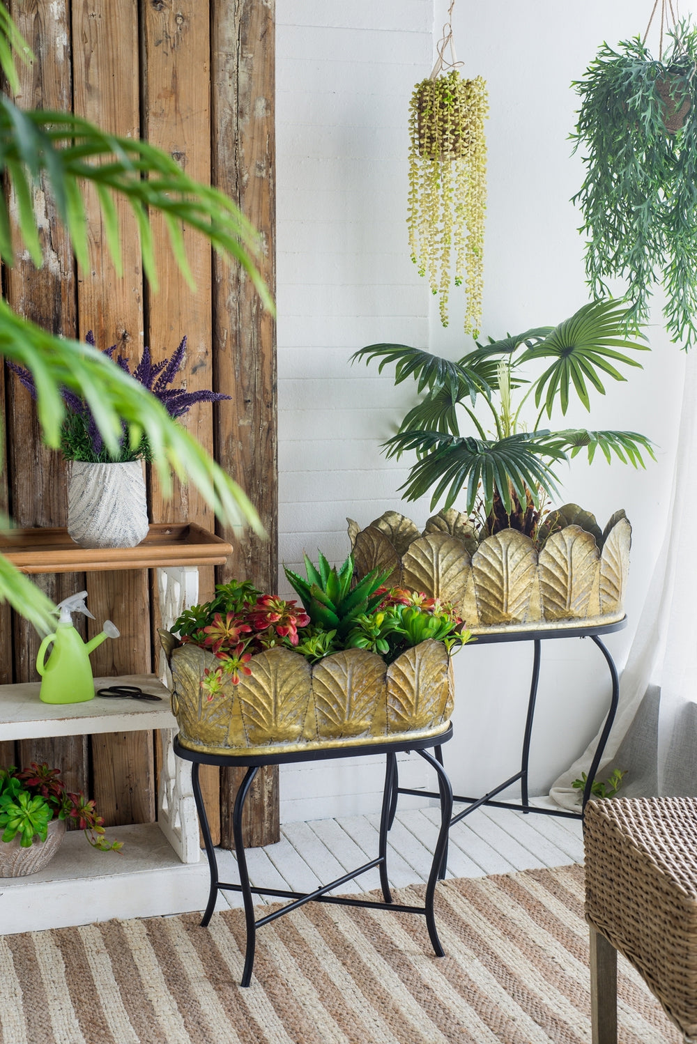 Set of 2 Metal Planter With Iron Legs Stand, L:27.2x19x32.3' S:23.5x16x26.5' Media 1