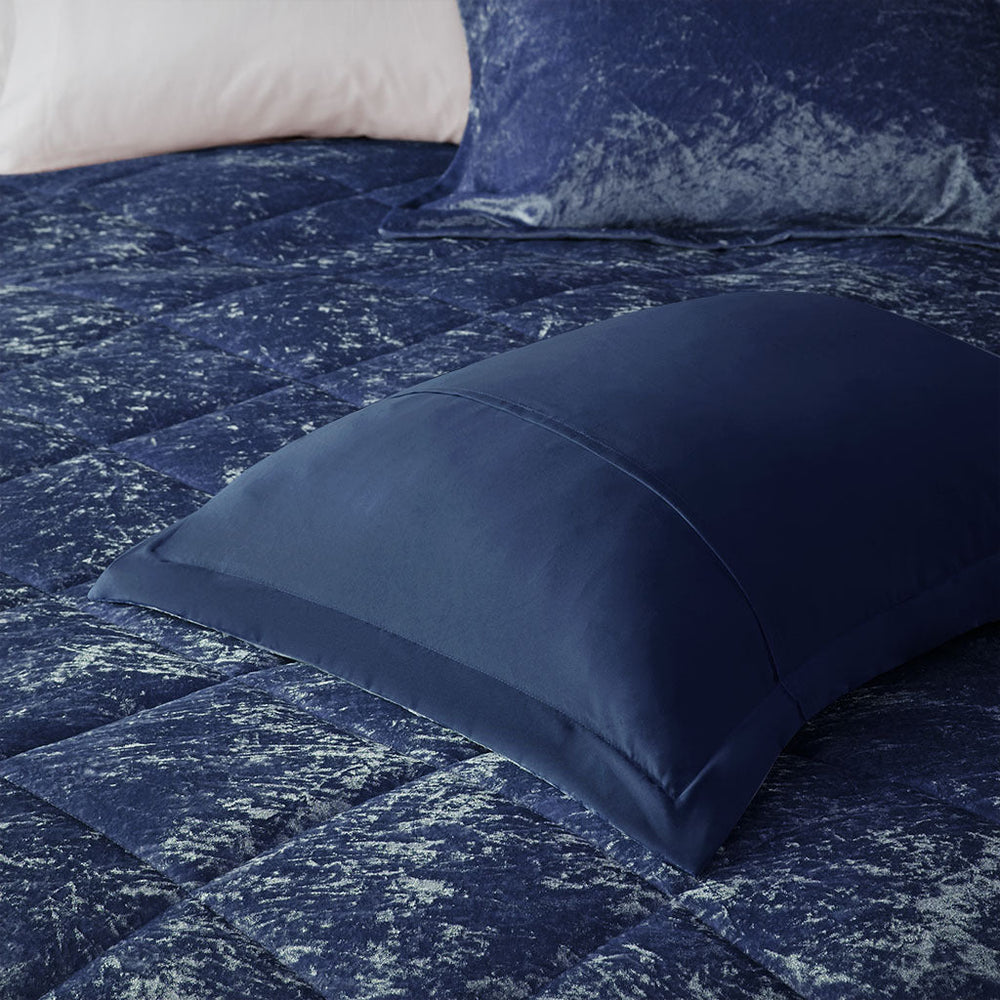 Twin/Twin XL Velvet Comforter Set with Throw Pillow Media 4
