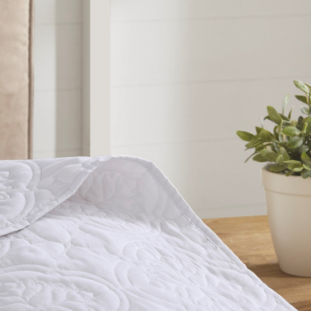3 Piece Reversible Bedspread Set White Full/Queen Media 12
