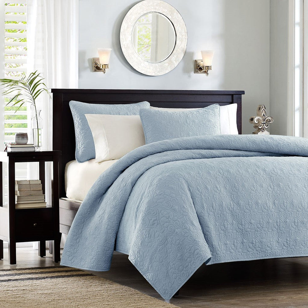 Reversible Quilt Set Blue King/Cal King Media 1