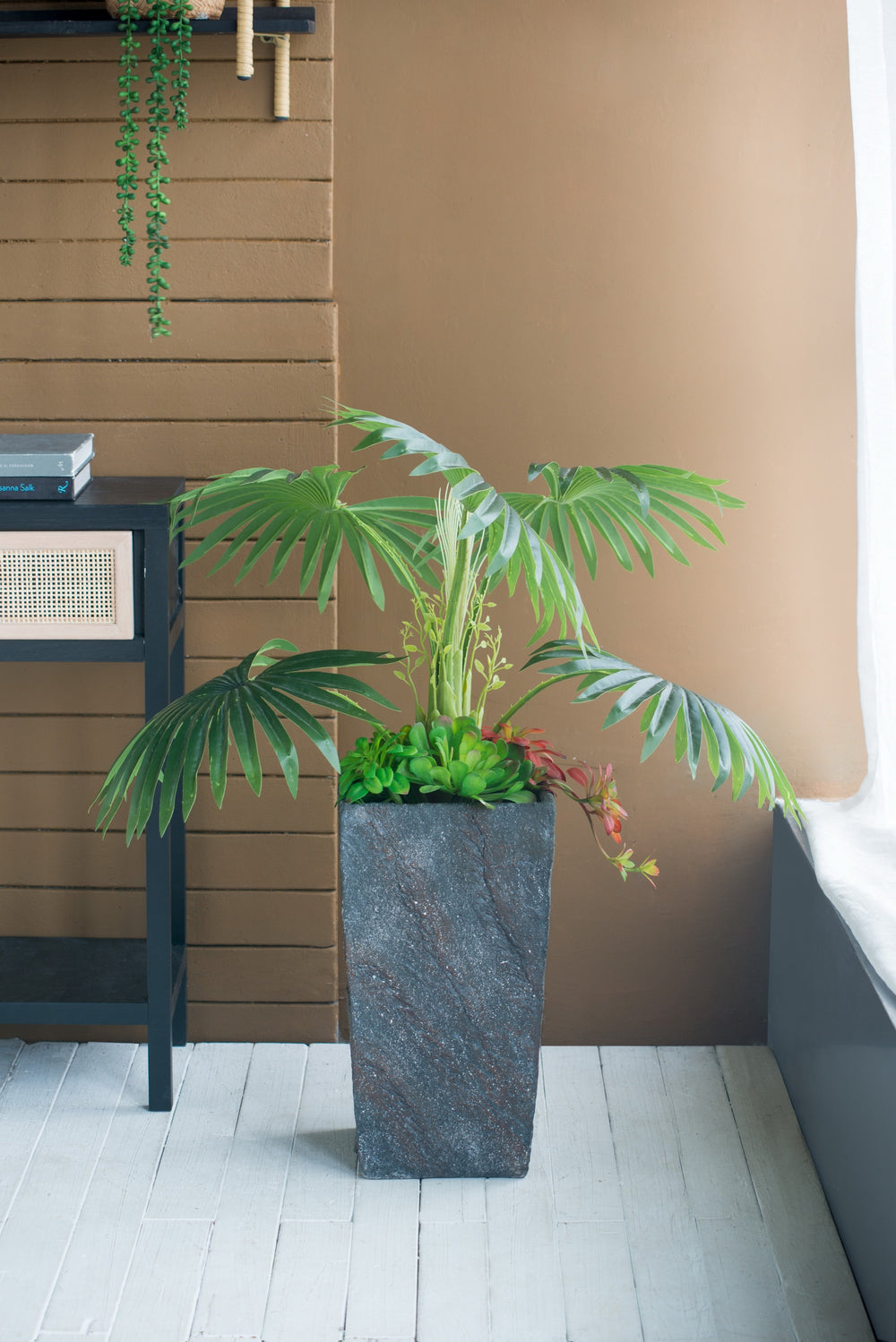 9.5x9.5x18' Planter Media 1