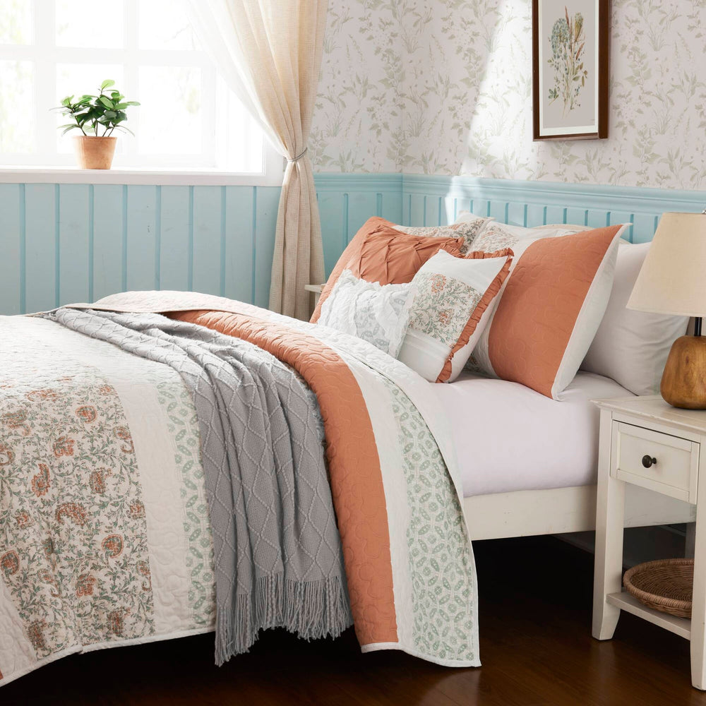6 Piece Cotton Percale Quilt Set with Throw Pillows Coral King/Cal King Media 3