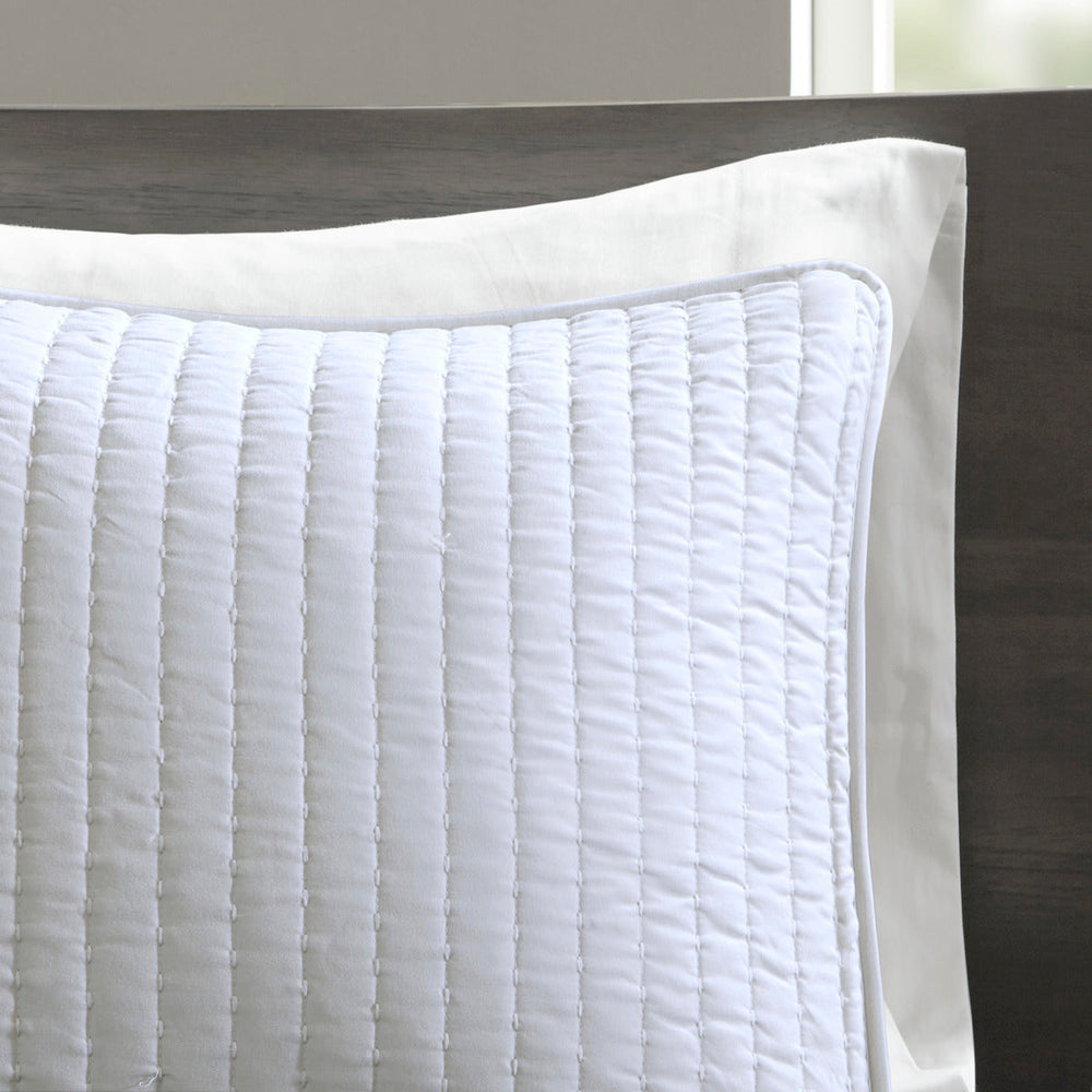 3 Piece Quilt Set White Full/Queen Media 2