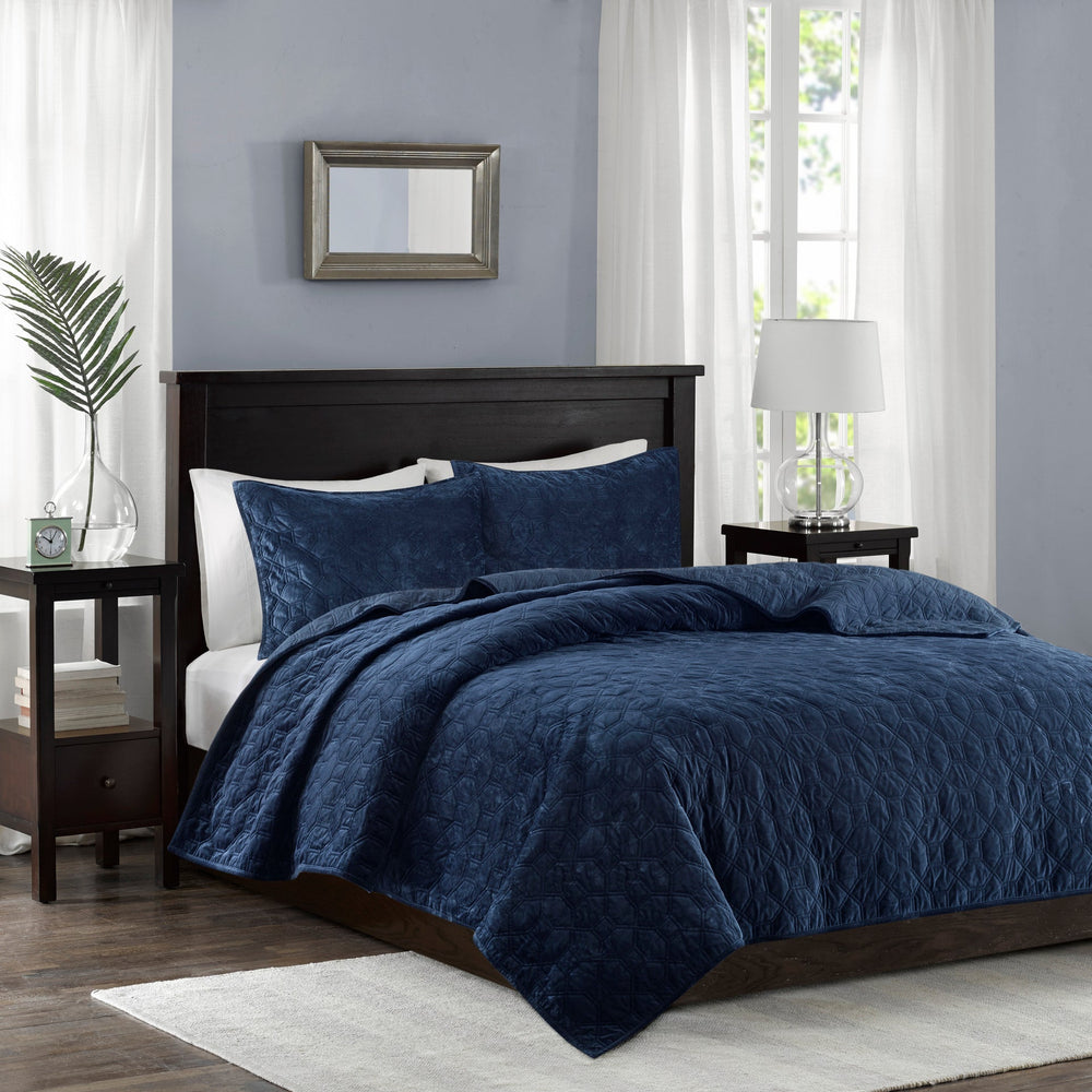 3 Piece Velvet Quilt Set Navy King/Cal King Media 1