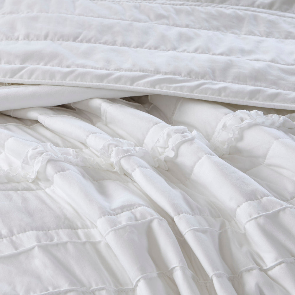 4 Piece   Reversible Ruffle Quilt Set with Throw Pillow White Full/Queen Media 2