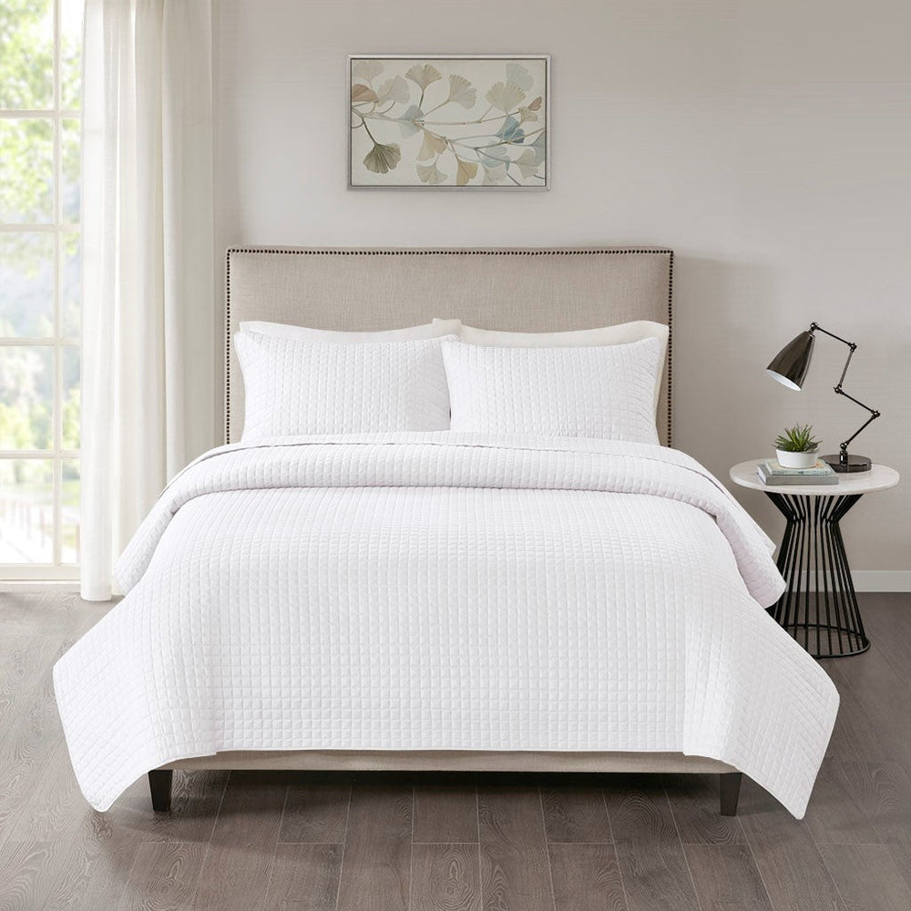 3 Piece Reversible Quilt Set White Full/Queen Media 1