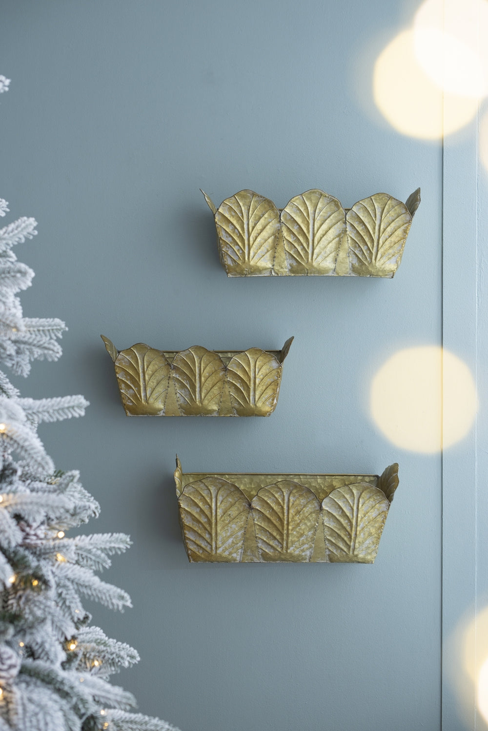 Set of 3 Rustic Wall Metal Planter, L:21.7x8.7x8' M:21.3x8x7.7' S:18x7x7' Media 1