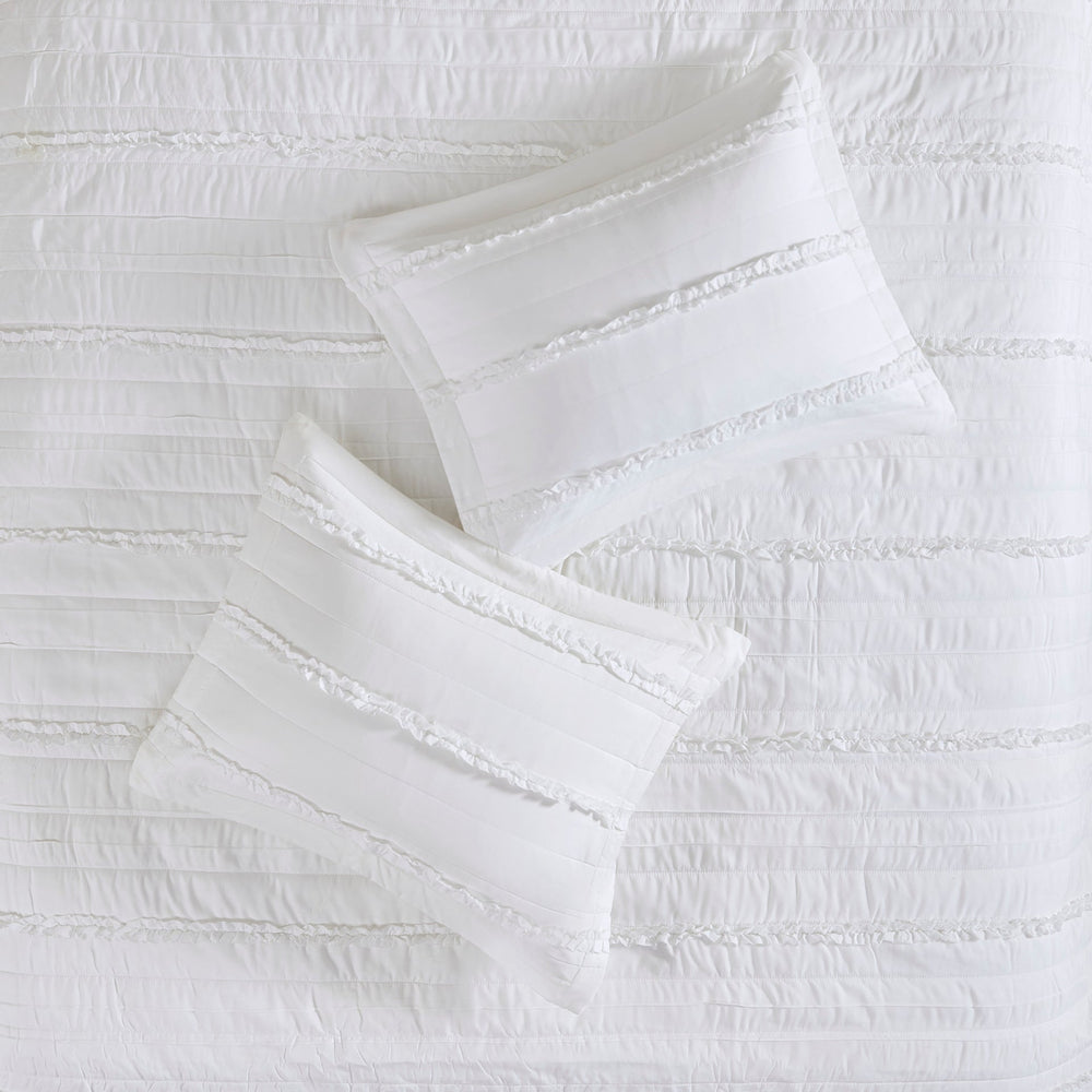 4 Piece   Reversible Ruffle Quilt Set with Throw Pillow White King/Cal King Media 9