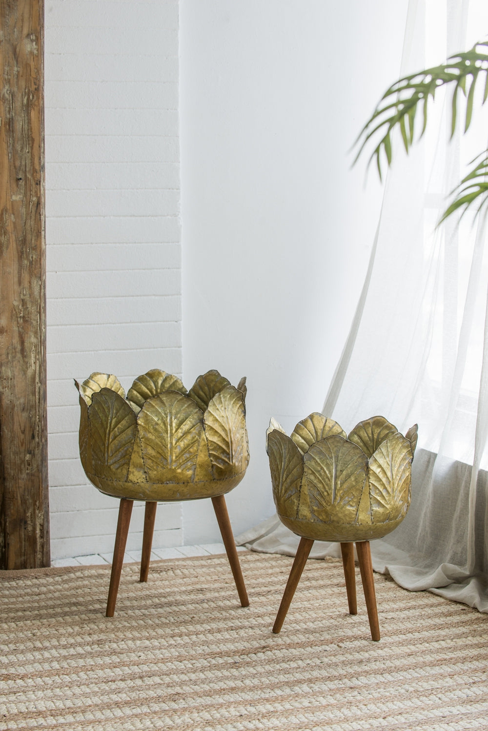 Set of 2 Metal Planter With Wood Legs Stand, L:D18.5x23.5' S:D15.7x20' Media 14