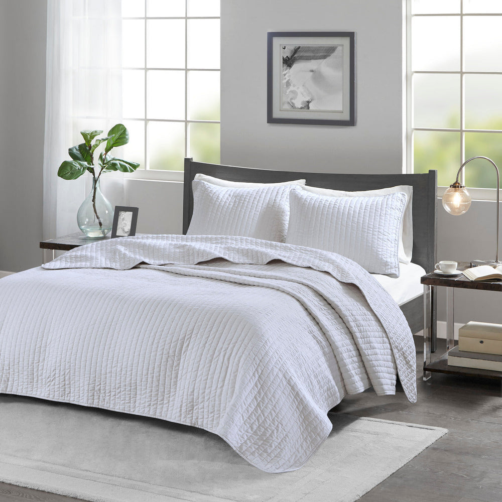 2 Piece Quilt Set White Twin/Twin XL Media 1