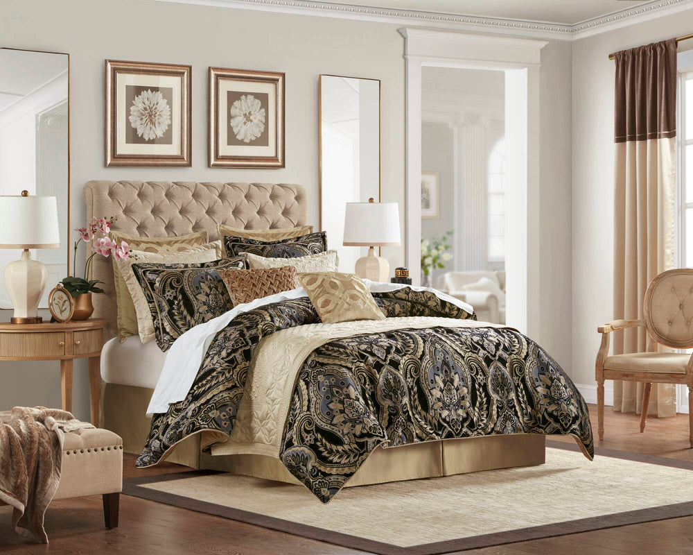 4 PCS Cal King Comforter Set Media 10