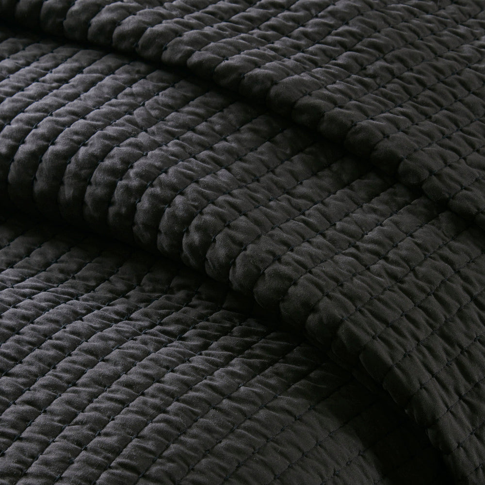 3 Piece Quilt Set Black Full/Queen Media 2