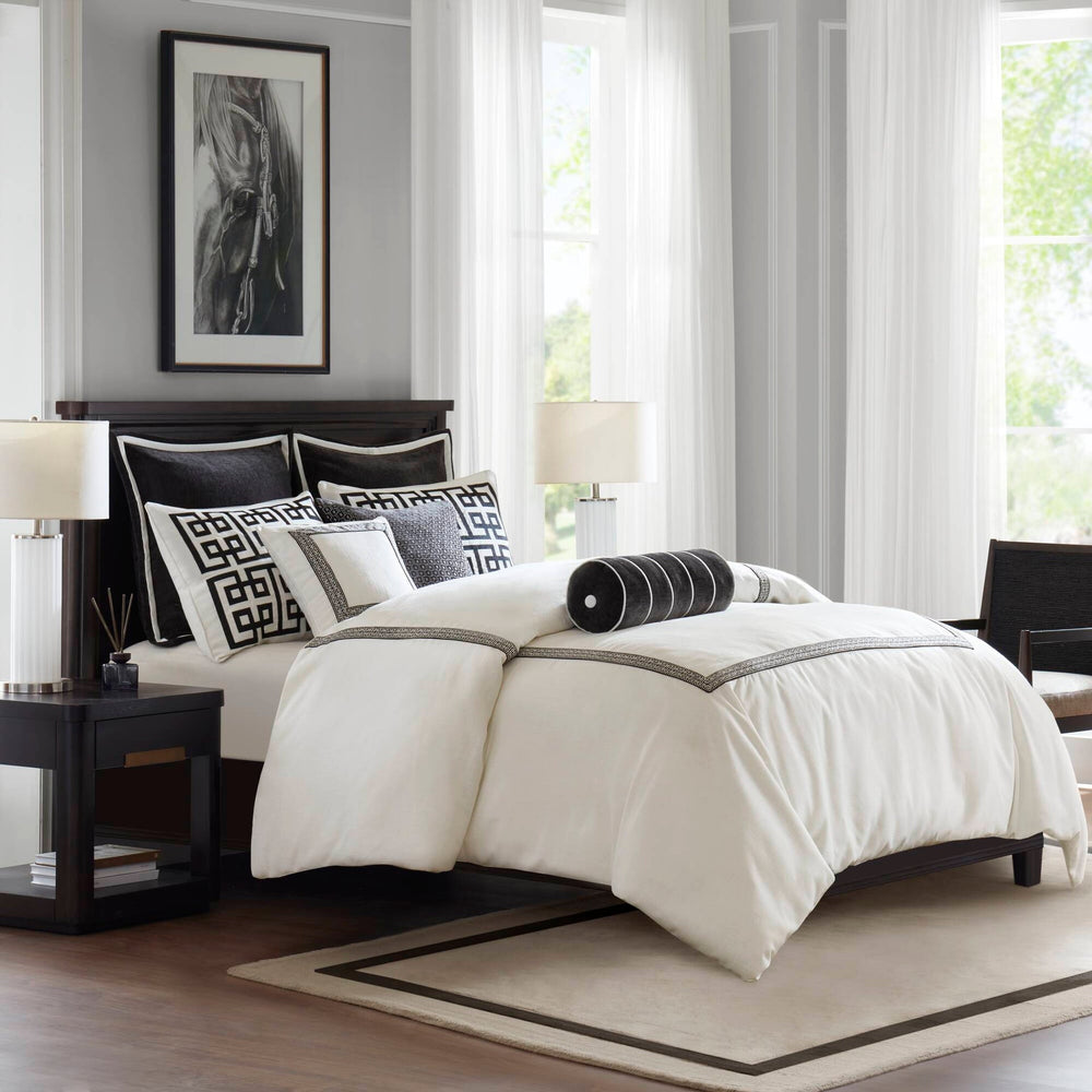 8 PCS Queen Embroidery Oversized Duvet Style Comforter Set Black/White Media 1