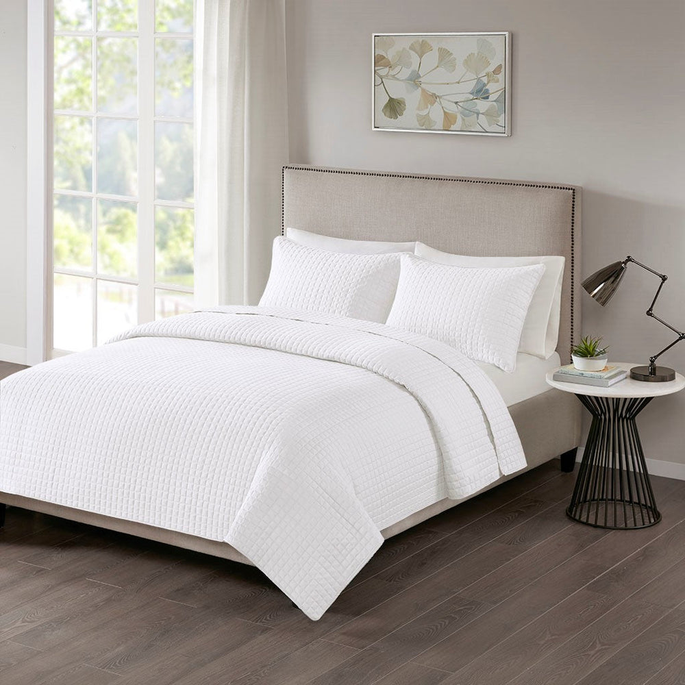 3 Piece Reversible Quilt Set White King/Cal King Media 5