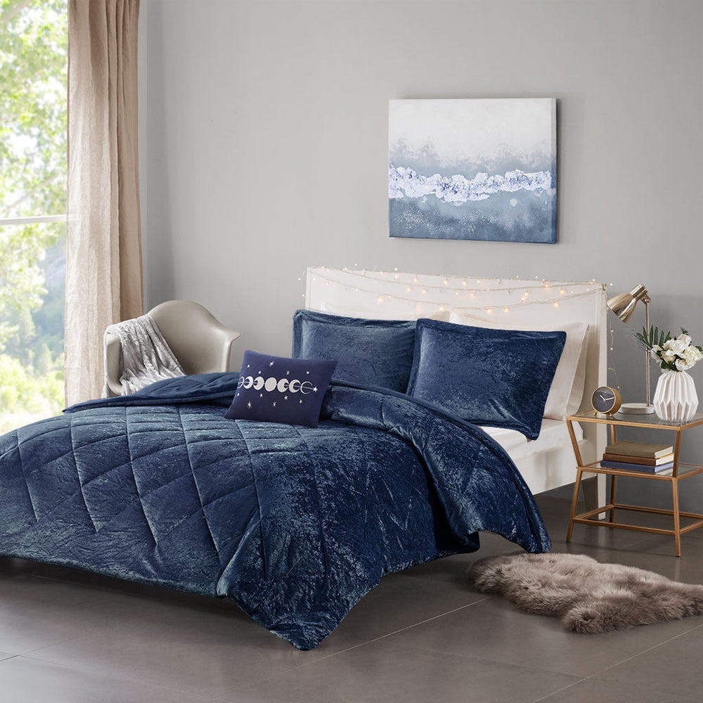 Full/Queen Velvet Comforter Set with Throw Pillow Media 1