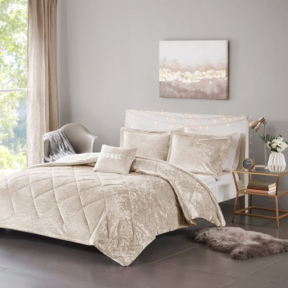 Twin/Twin XL Velvet Comforter Set with Throw Pillow Media 1