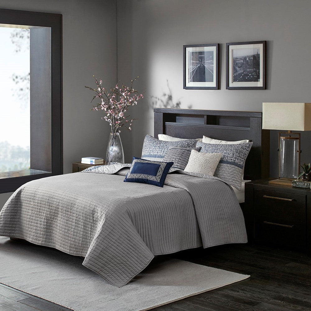 6 Piece Reversible Jacquard Quilt Set with Throw Pillows Navy Full/Queen Media 13