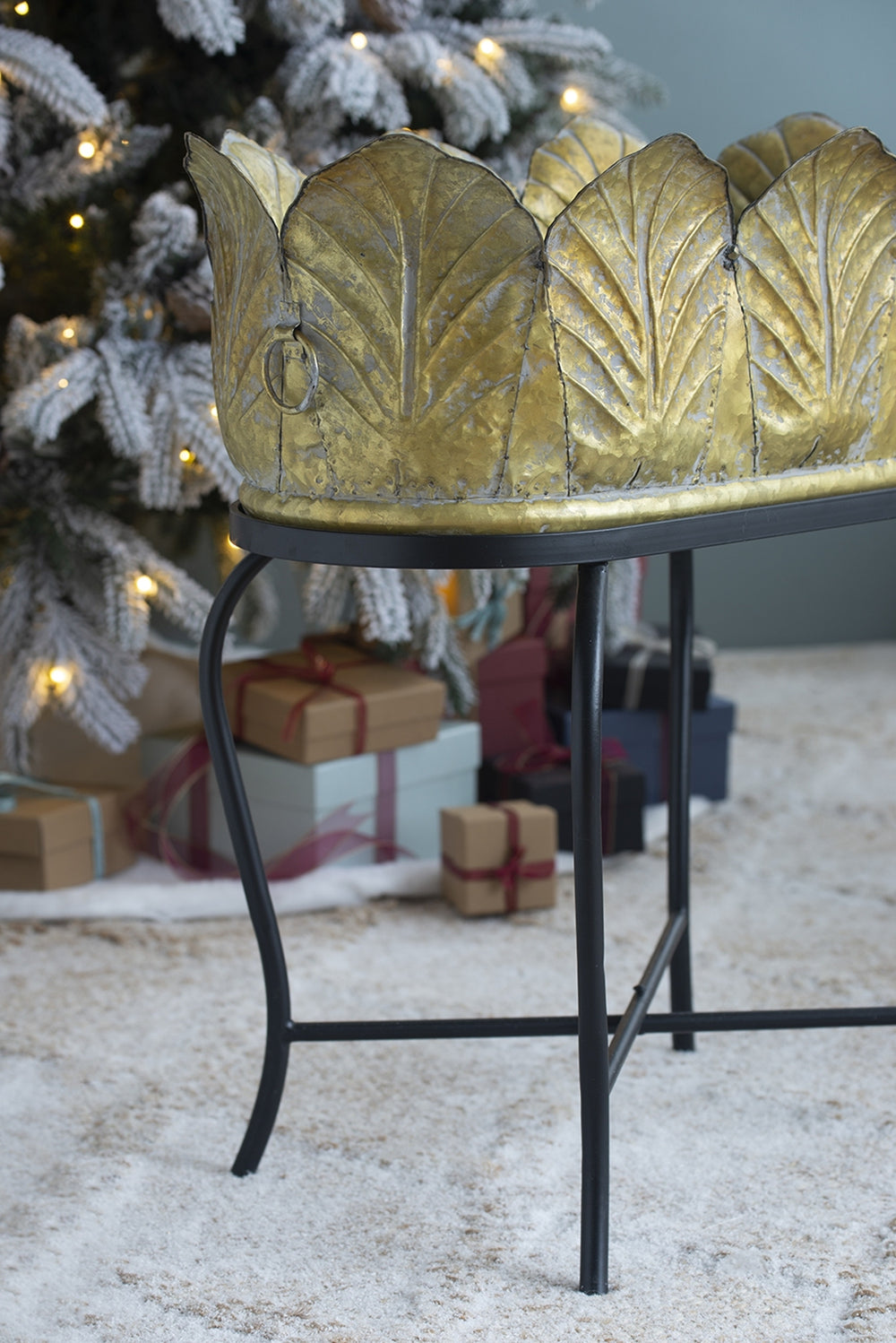 Set of 2 Metal Planter With Iron Legs Stand, L:27.2x19x32.3' S:23.5x16x26.5' Media 10