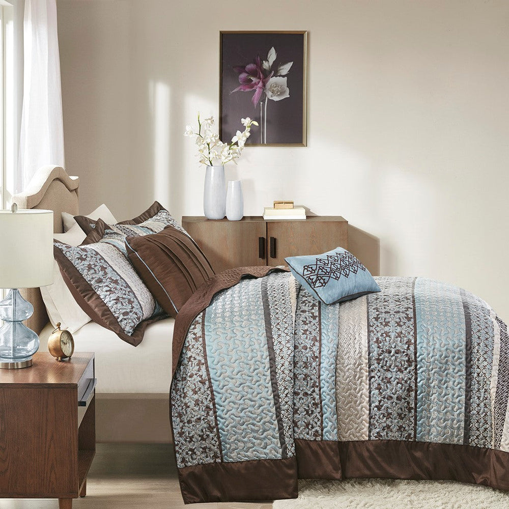5 Piece Jacquard Quilt Set with Throw Pillows Blue King/Cal King Media 13