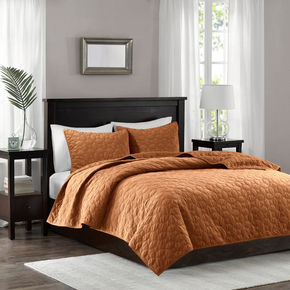3 Piece Velvet Quilt Set Rust King/Cal King Media 1