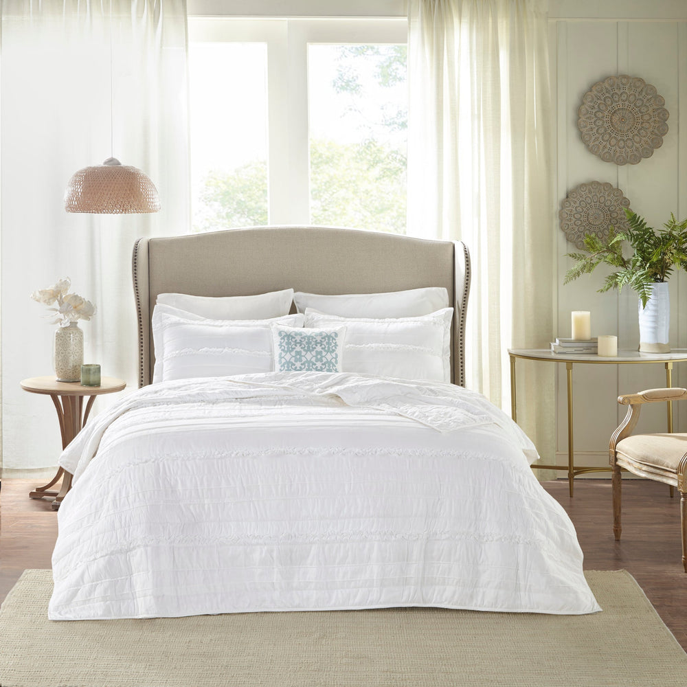 4 Piece   Reversible Ruffle Quilt Set with Throw Pillow White Full/Queen Media 7