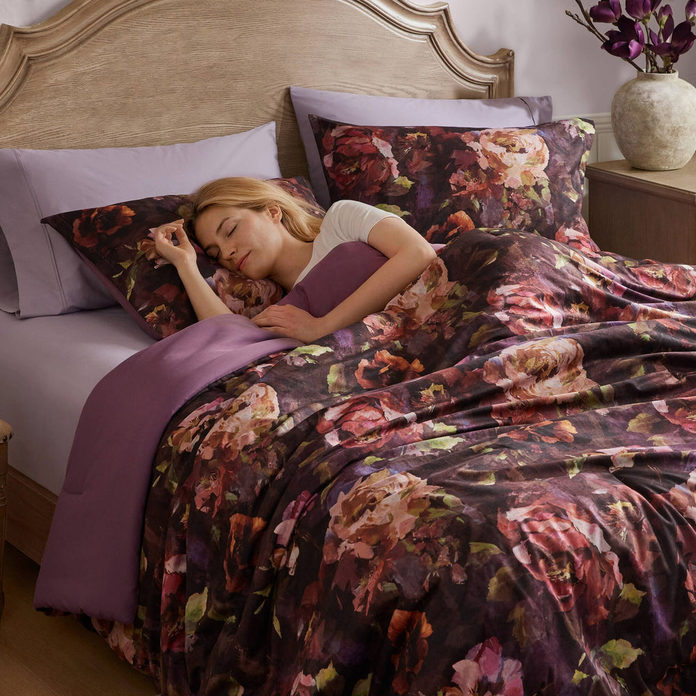 4-Piece Queen Velvet Comforter Set Media 11