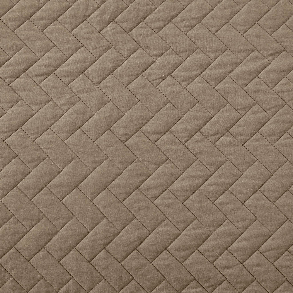 Queen 3 Piece Luxurious Oversized Quilt Set Media 8