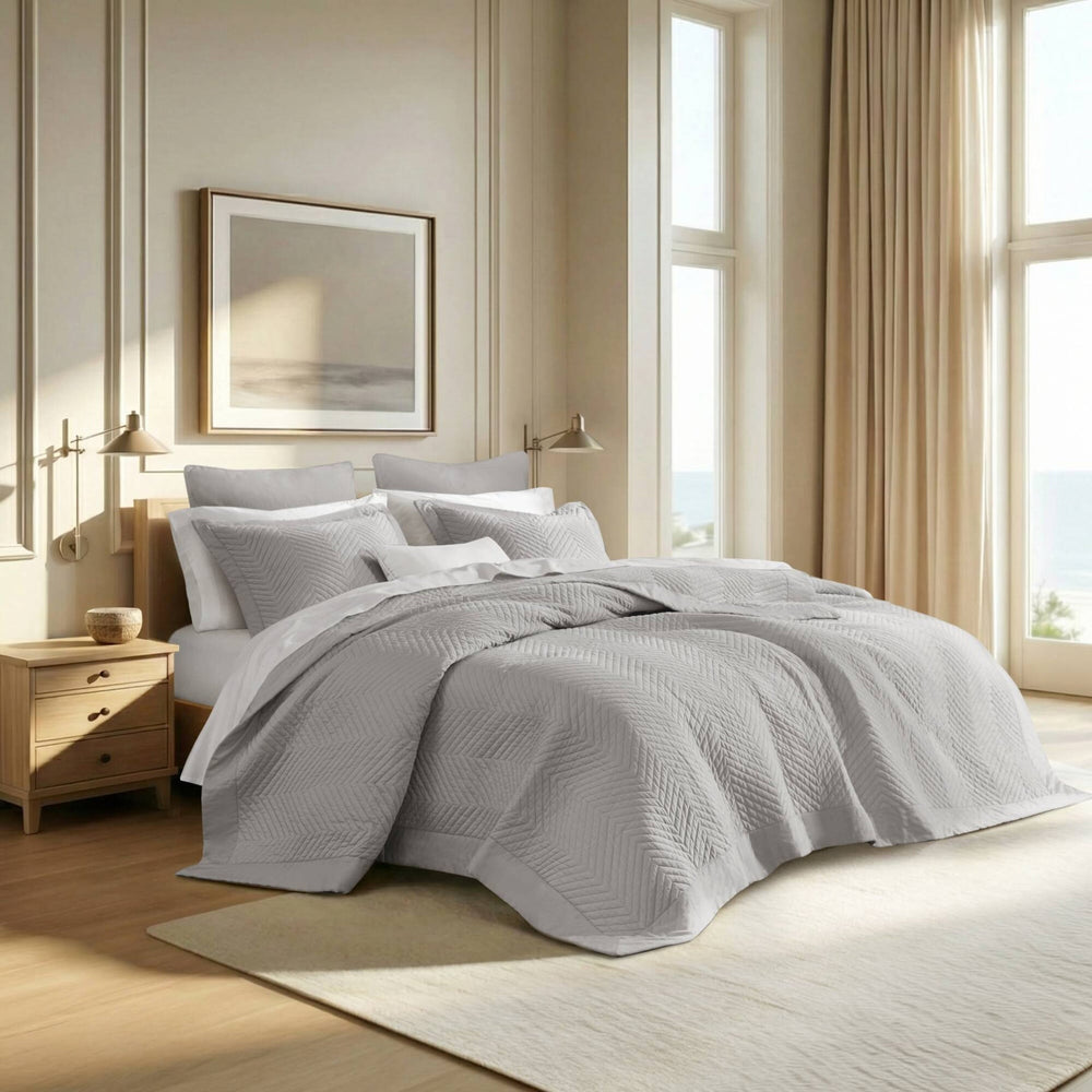 King 3 Piece Cotton Quilt Set Light Gray Media 1