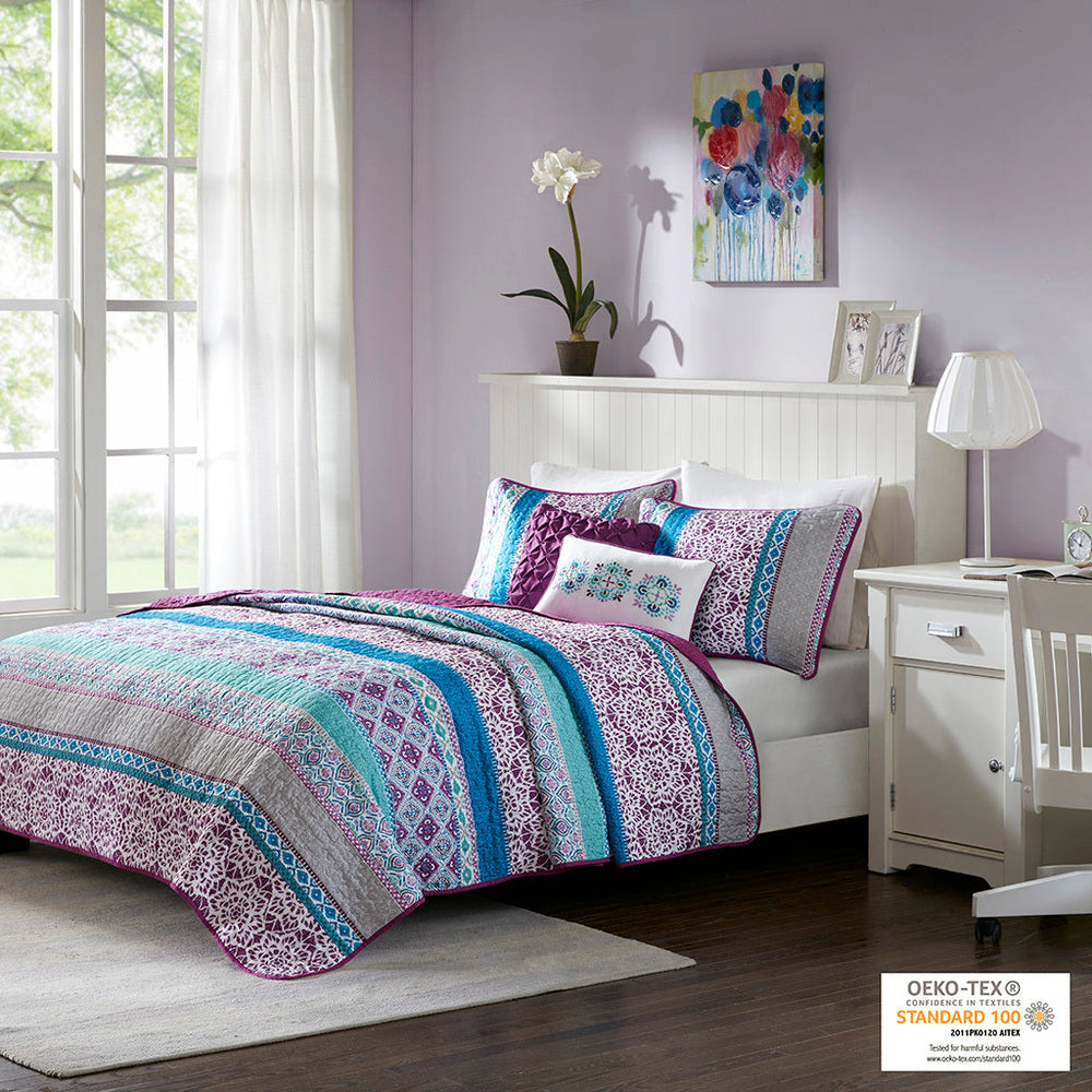 Twin/Twin XL Reversible Quilt Set with Throw Pillows Media 5