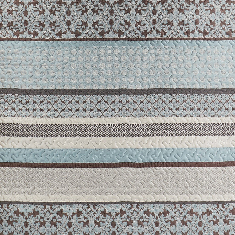 5 Piece Jacquard Quilt Set with Throw Pillows Blue King/Cal King Media 5