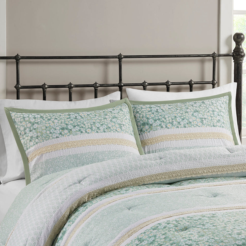King/Cal King 5 Piece Seersucker Comforter Set with Throw Pillows Media 12