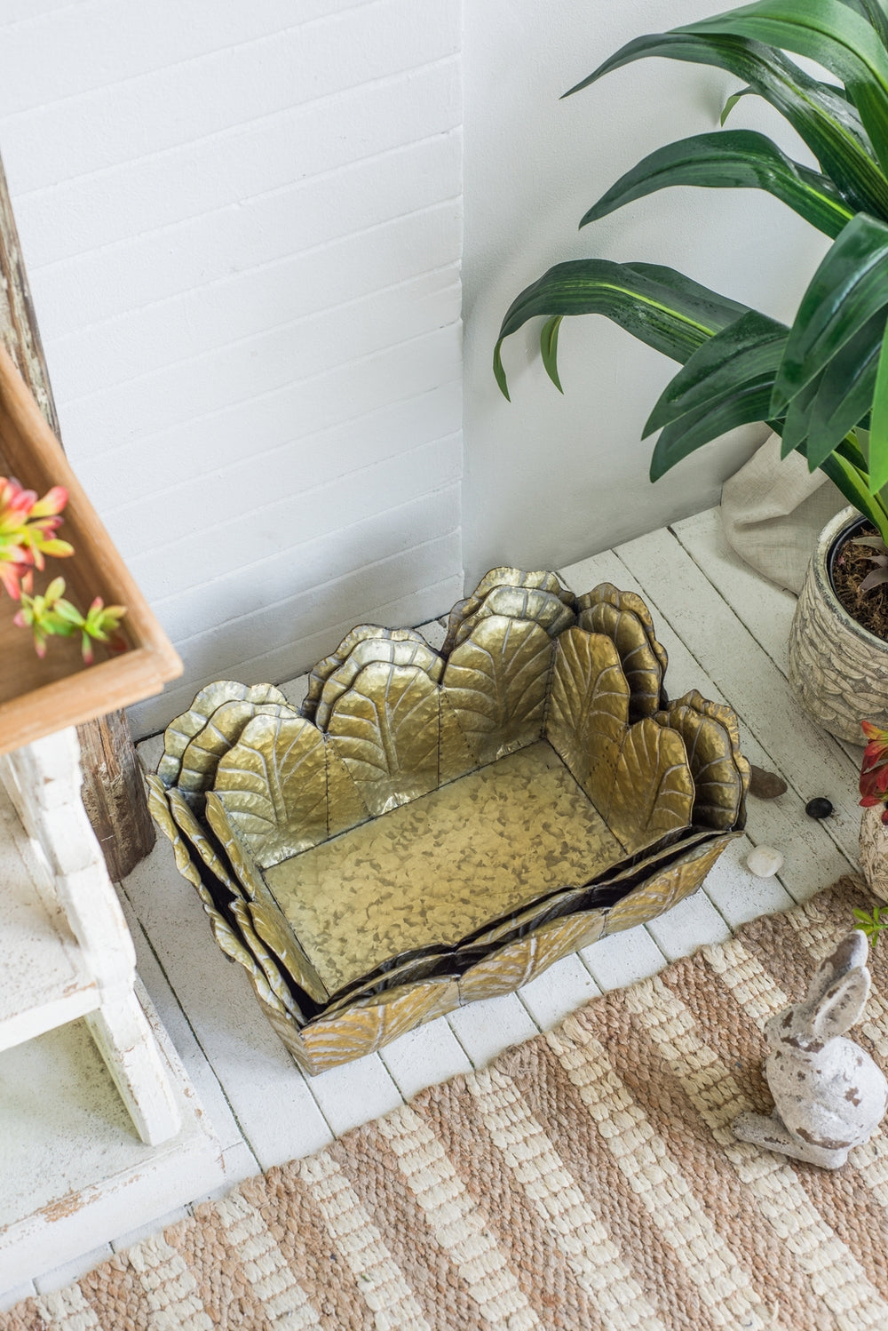 Set of 3 Metal Planter Distressed, L:22x16.7x8.3' M:21x16.5x7.3' S:18x13.5x7' Media 4