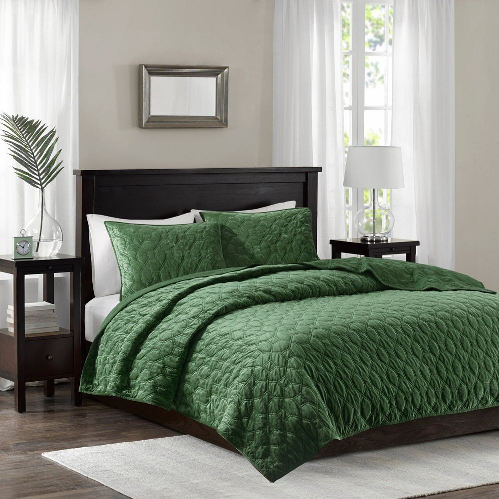 3 Piece Velvet Quilt Set Green King/Cal King Media 1