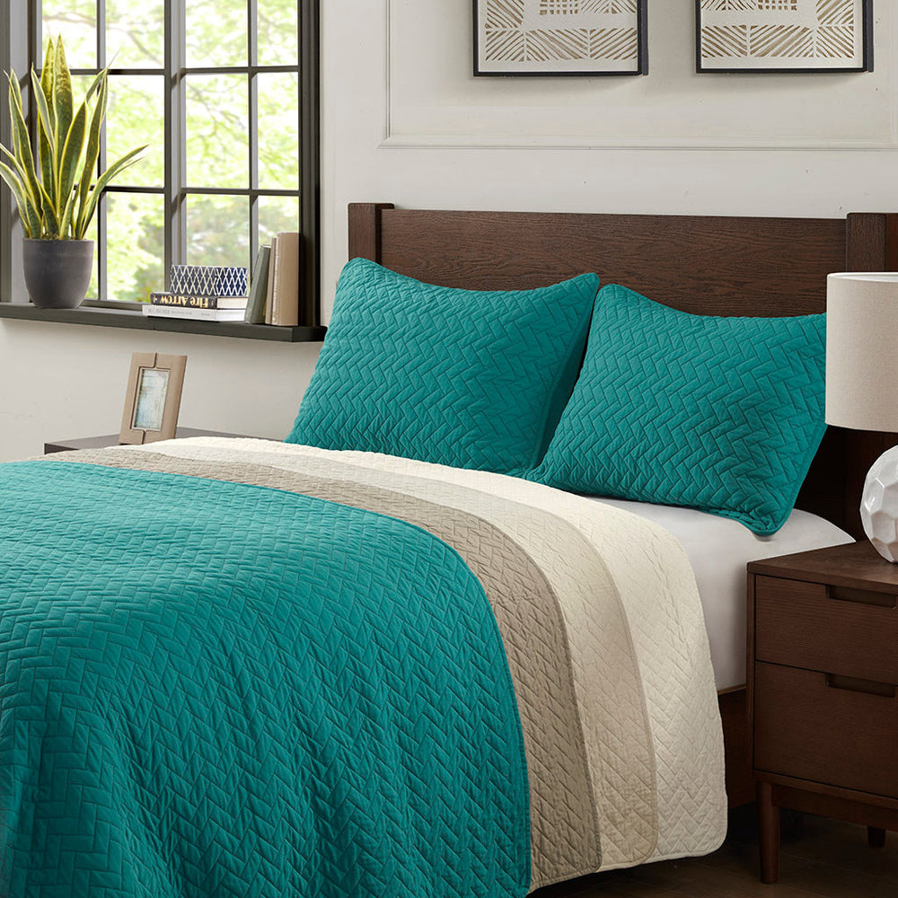 Queen 3 Piece Luxurious Oversized Quilt Set Media 12