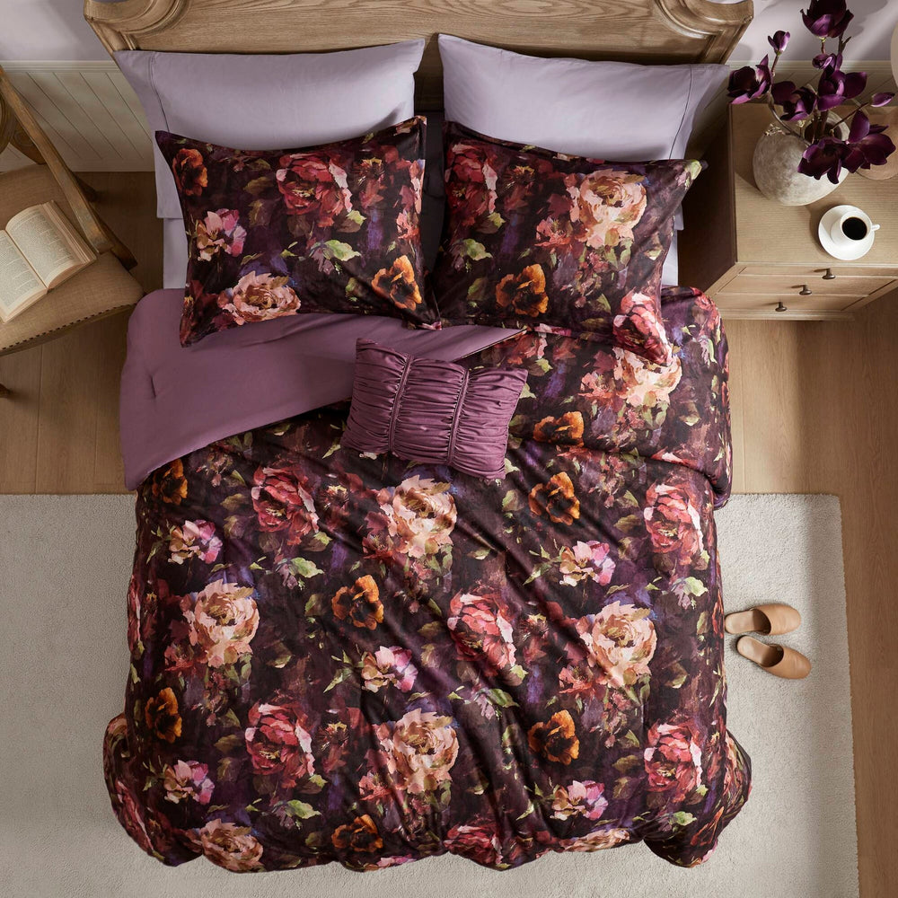 4-Piece Queen Velvet Comforter Set Media 12