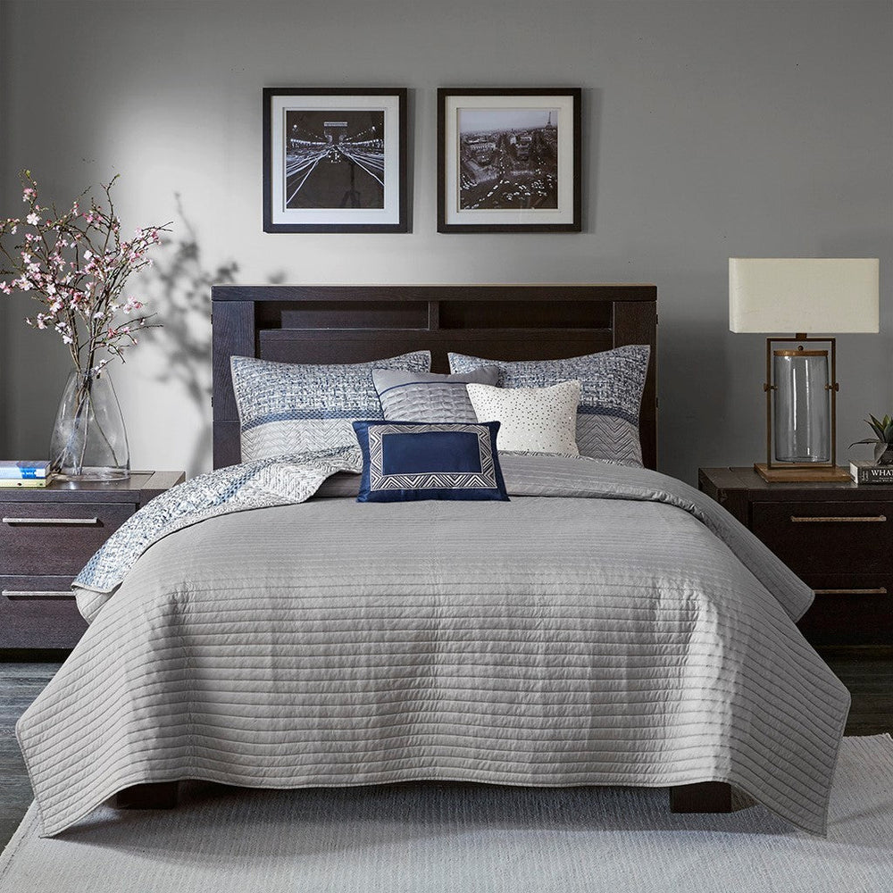 6 Piece Reversible Jacquard Quilt Set with Throw Pillows Navy Full/Queen Media 3