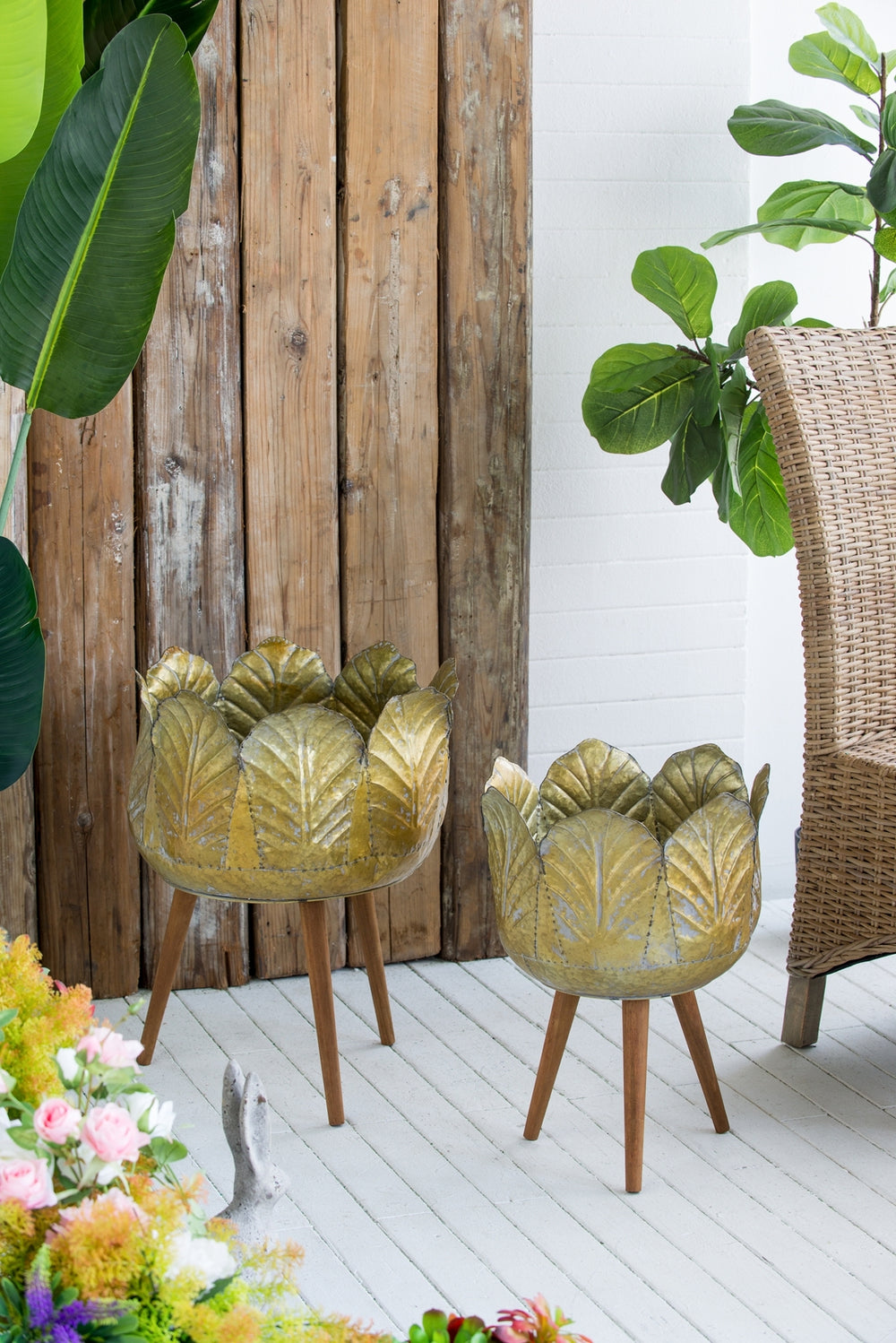 Set of 2 Metal Planter With Wood Legs Stand, L:D18.5x23.5' S:D15.7x20' Media 12